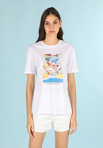 صورة من أبيض للنساء تي شيرت بأكمام قصيرة