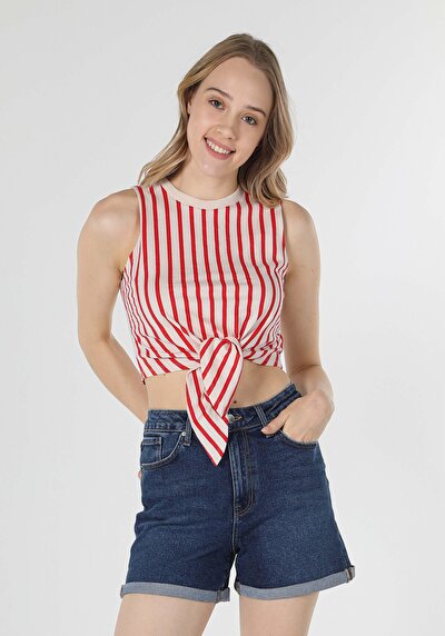 صورة من   قميص أحمر للنساء