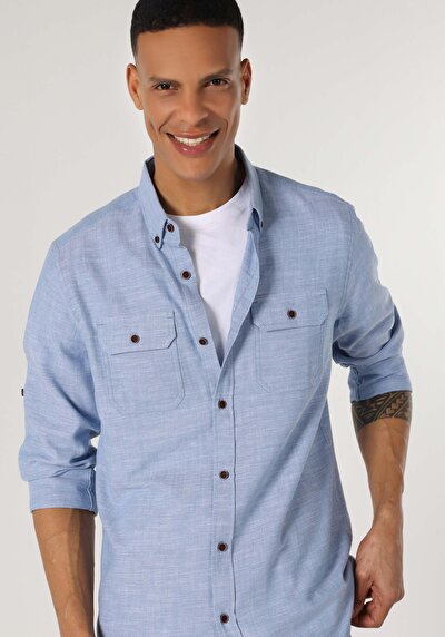 صورة من أزرق للرجال قميص  كم طويل