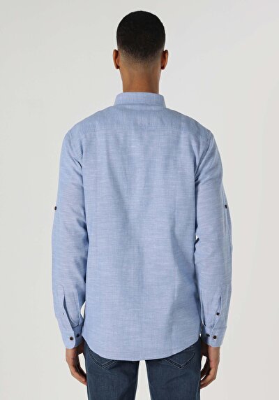 صورة من أزرق للرجال قميص كم طويل