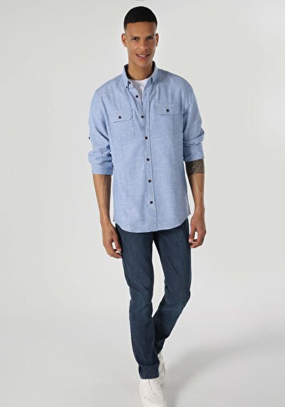 صورة من أزرق للرجال قميص كم طويل