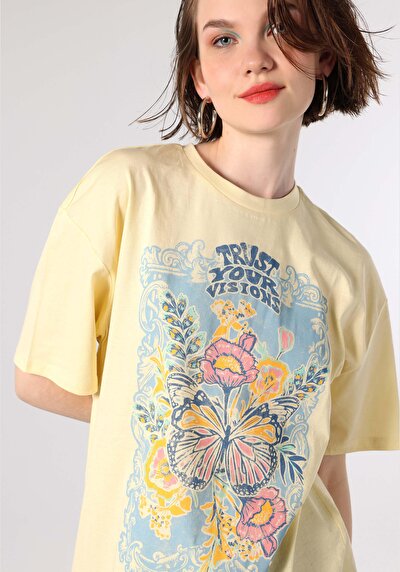 اعرض التفاصيل لـ أصفر للنساء تي شيرت بأكمام قصيرة