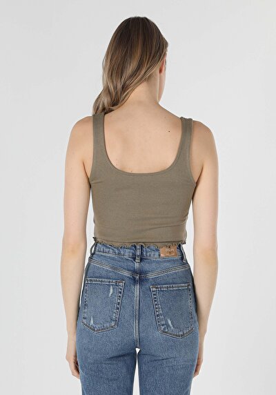 صورة من كاكي للنساء رياضي