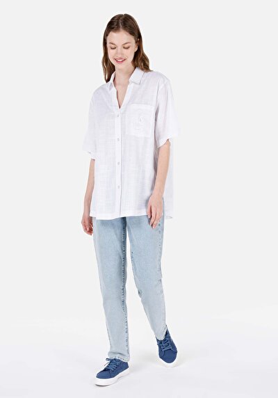 صورة من Relax Fit قميص رقبة مستقيم قميص نسائي أبيض بأكمام قصيرة
