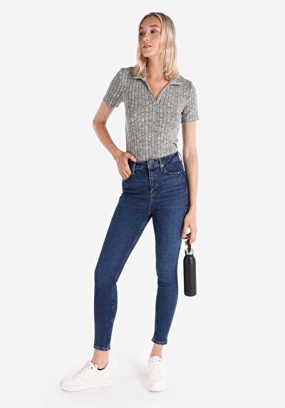 صورة من ضيق  ارتفاع الخصر ضيق الساق الجينز النسائي