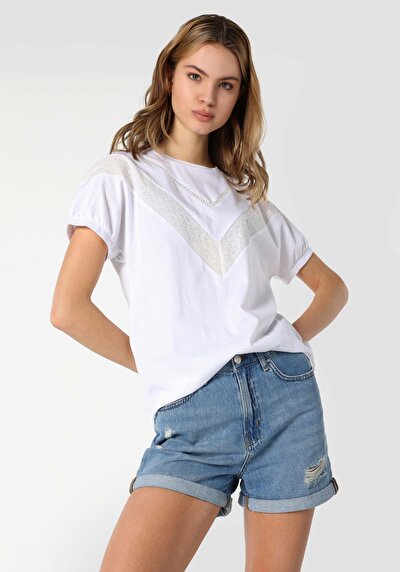 صورة من أبيض للنساء تي شيرت بأكمام قصيرة