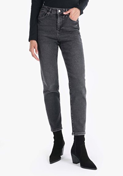 صورة من نحيف الخصر نحيف الساق الجينز النسائي