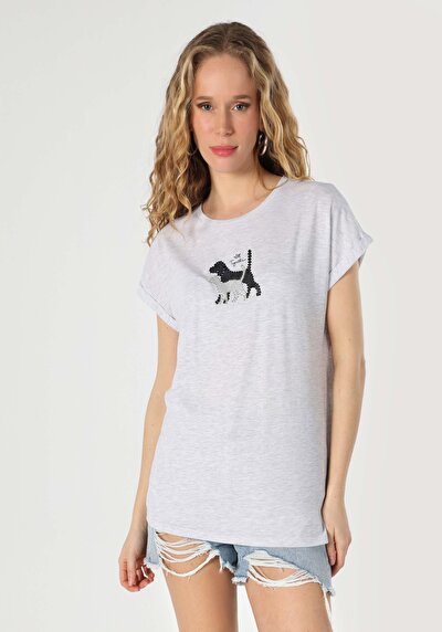 صورة من رمادي للنساء تي شيرت بأكمام قصيرة