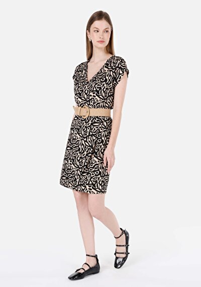 اعرض التفاصيل لـ عادي فستان نسائي أسود بأكمام قصيرة