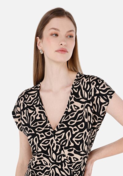 اعرض التفاصيل لـ عادي فستان نسائي أسود بأكمام قصيرة