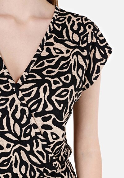 اعرض التفاصيل لـ عادي فستان نسائي أسود بأكمام قصيرة