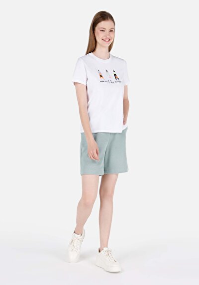 صورة من رقبة مستديرة مطبوعة نسائية أبيض قصيرة أكمام تي شيرت