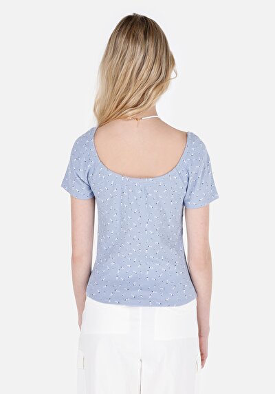 اعرض التفاصيل لـ تي شيرت نسائي أزرق بأكمام قصيرة بياقة مربعة نسائي