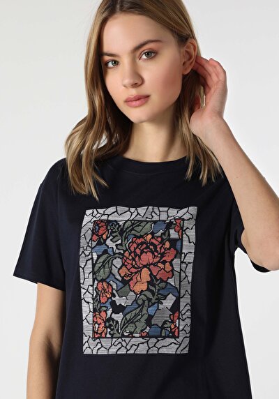 اعرض التفاصيل لـ أزرق بحري للنساء تي شيرت بأكمام قصيرة