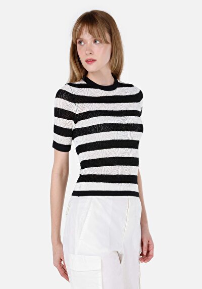 صورة من Slim Fit كنزة نسائية سوداء