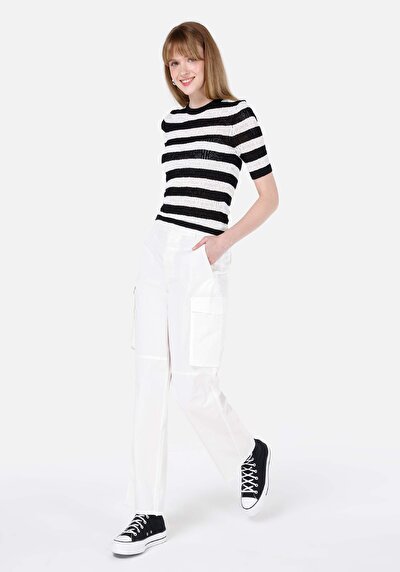 صورة من Slim Fit كنزة نسائية سوداء