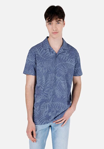 صورة من كومفورت فيت بولو طوق مطبوع رجالي أزرق كم قصير تي شيرت