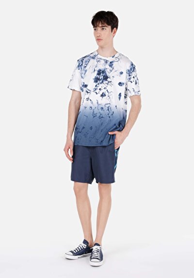 صورة من كومفورت فيت رقبة مستديرة رجالي أبيض بأكمام قصيرة تي شيرت