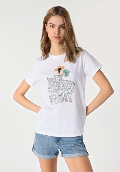 صورة من أبيض للنساء تي شيرت بأكمام قصيرة