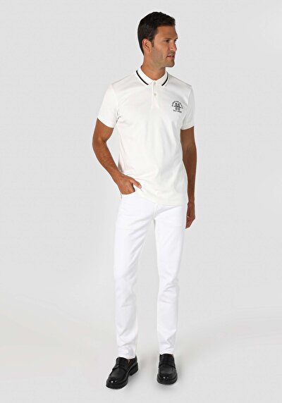 صورة من مقاس عادي مطبوع أبيض للرجال بياقة بولو بأكمام قصيرة تي شيرت Cl1063383