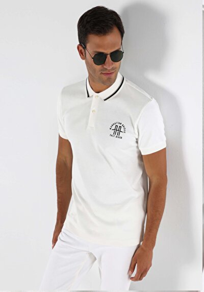 صورة من مقاس عادي مطبوع أبيض للرجال بياقة بولو بأكمام قصيرة تي شيرت Cl1063383