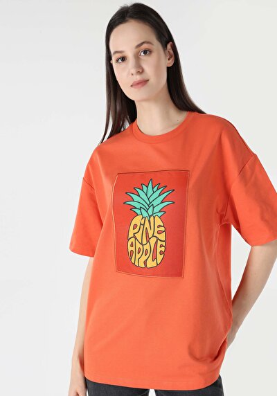 صورة من برتقالي للنساء تي شيرت بأكمام قصيرة