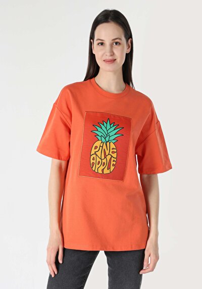 صورة من برتقالي للنساء تي شيرت بأكمام قصيرة