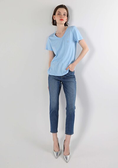 صورة من عادي رقبة على شكل V نسائي أزرق كم قصير تي شيرت