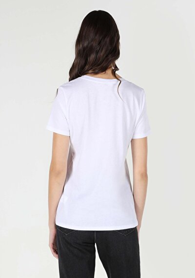 صورة من رقبة مستديرة مطبوعة نسائية أبيض قصيرة أكمام تي شيرت