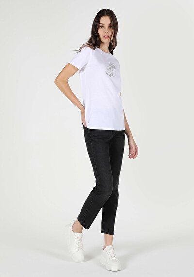 صورة من رقبة مستديرة مطبوعة نسائية أبيض قصيرة أكمام تي شيرت