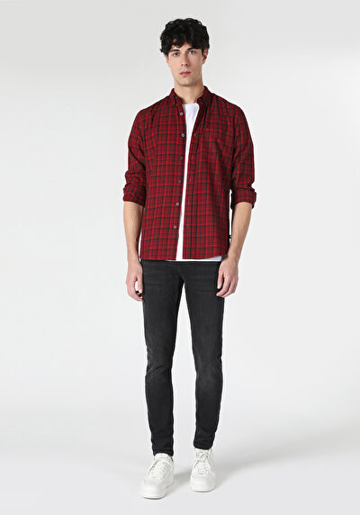 صورة من أحمر للرجال قميص كم طويل