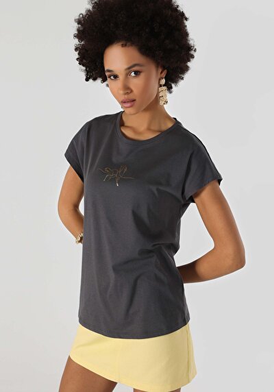 صورة من أنتراسيت للنساء تي شيرت بأكمام قصيرة