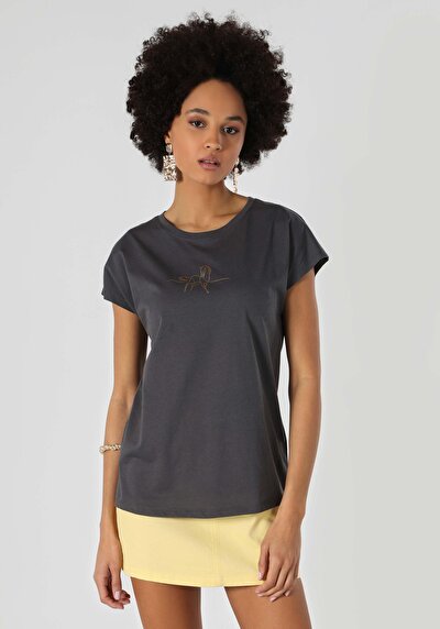 صورة من أنتراسيت للنساء تي شيرت بأكمام قصيرة