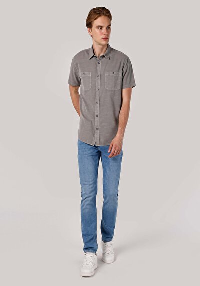 صورة من رمادي للرجال قميص كم قصير