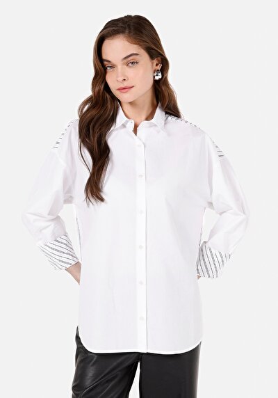 صورة من أبيض للنساء قميص  كم طويل