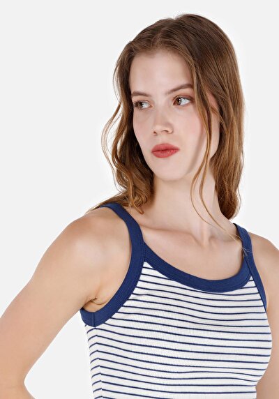 صورة من سليم فيت نسائي بلوزة دبابة باللون الأزرق الداكن