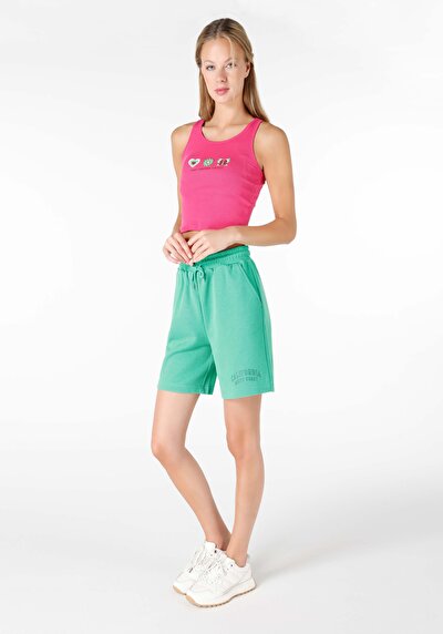 صورة من ضيق الخصر نسائي شورت أخضر