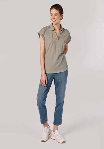 صورة من أخضر للنساء تي شيرت بأكمام قصيرة