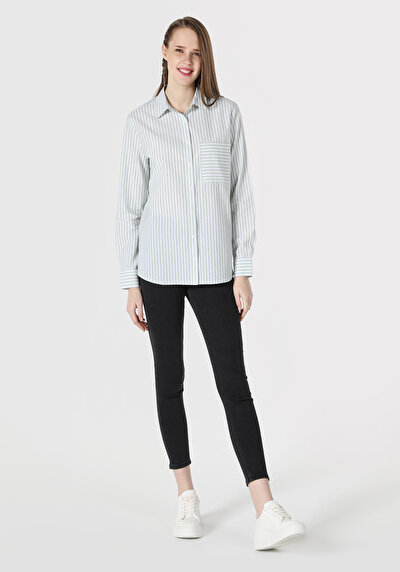 صورة من أخضر للنساء قميص  كم طويل