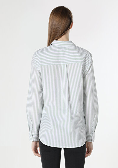 صورة من أخضر للنساء قميص كم طويل