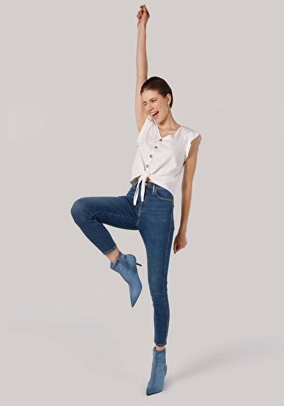 اعرض التفاصيل لـ أبيض للنساء تي شيرت بأكمام قصيرة