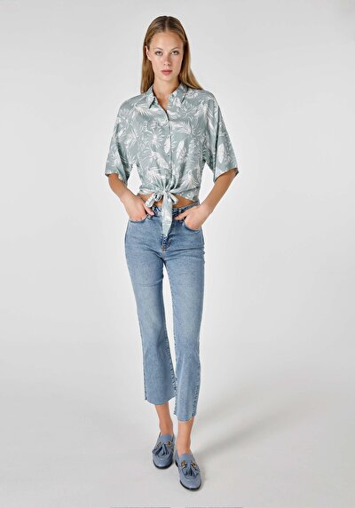 اعرض التفاصيل لـ قميص عادي رقبة نسائي أخضر كم قصير قميص