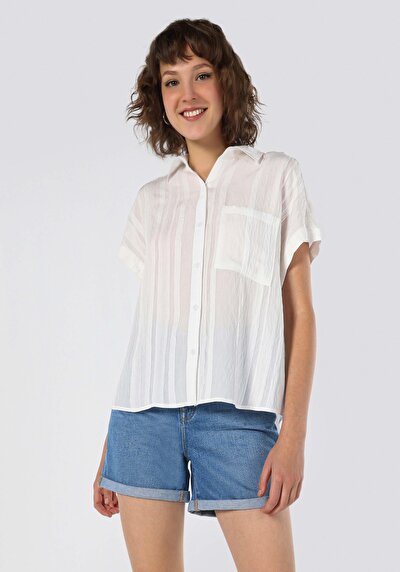 صورة من أبيض للنساء قميص كم قصير