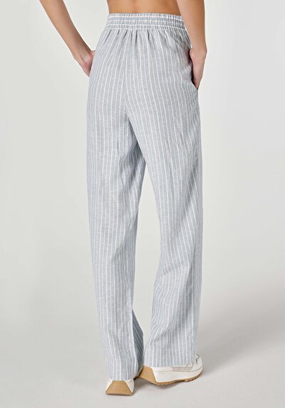 صورة من أزرق للنساء بناطيل