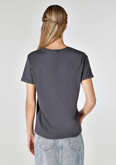 صورة من أنتراسيت للنساء تي شيرت بأكمام قصيرة