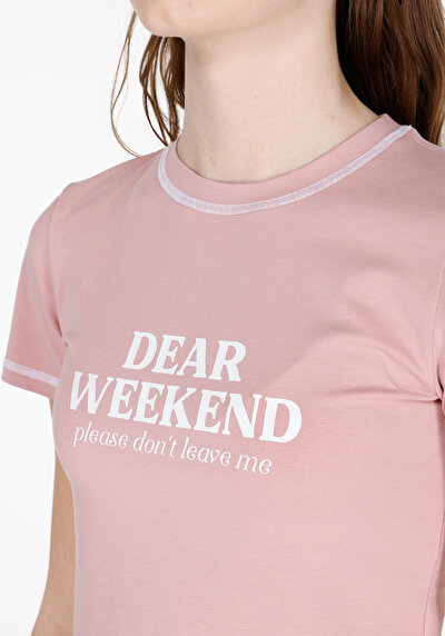 صورة من وردي للنساء تي شيرت بأكمام قصيرة