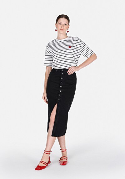 صورة من أبيض للنساء تي شيرت بأكمام قصيرة