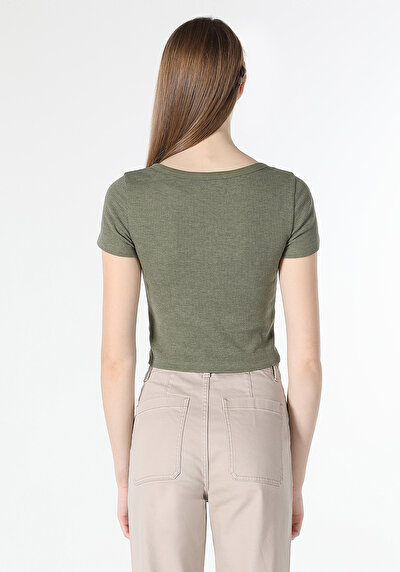 صورة من أخضر للنساء تي شيرت بأكمام قصيرة