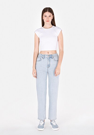 صورة من   مستقيم الساق نسائي نيلي الجينز