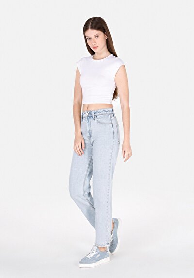 صورة من مستقيم الساق نسائي نيلي الجينز